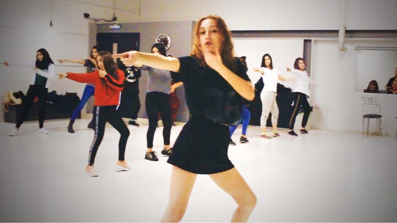 DANSIYLA ORTALIGI KAVURAN GUZEL GUNDEMDE